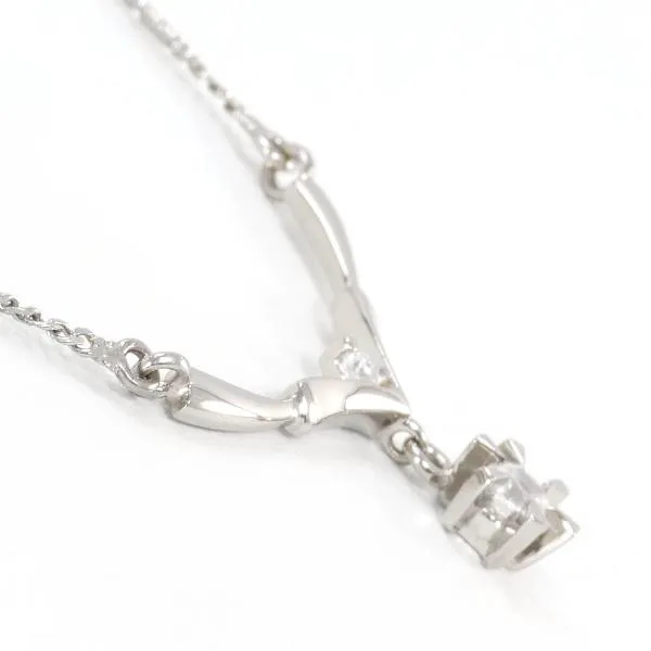 18K White Gold Zirconia Necklace in Pristine Condition