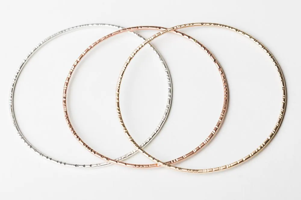 B303 - Circle Bangle Bracelet