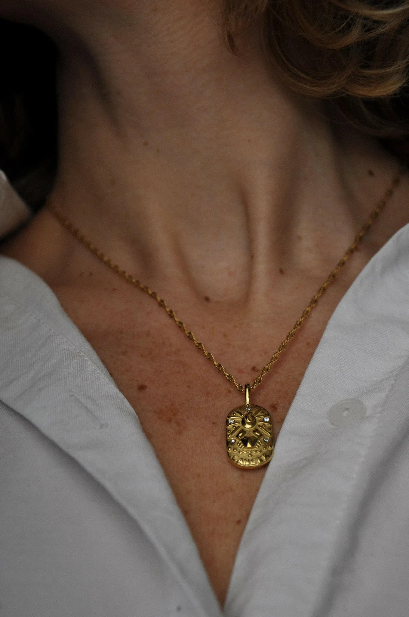 Cancer 18k Gold Zodiac Pendent Necklace