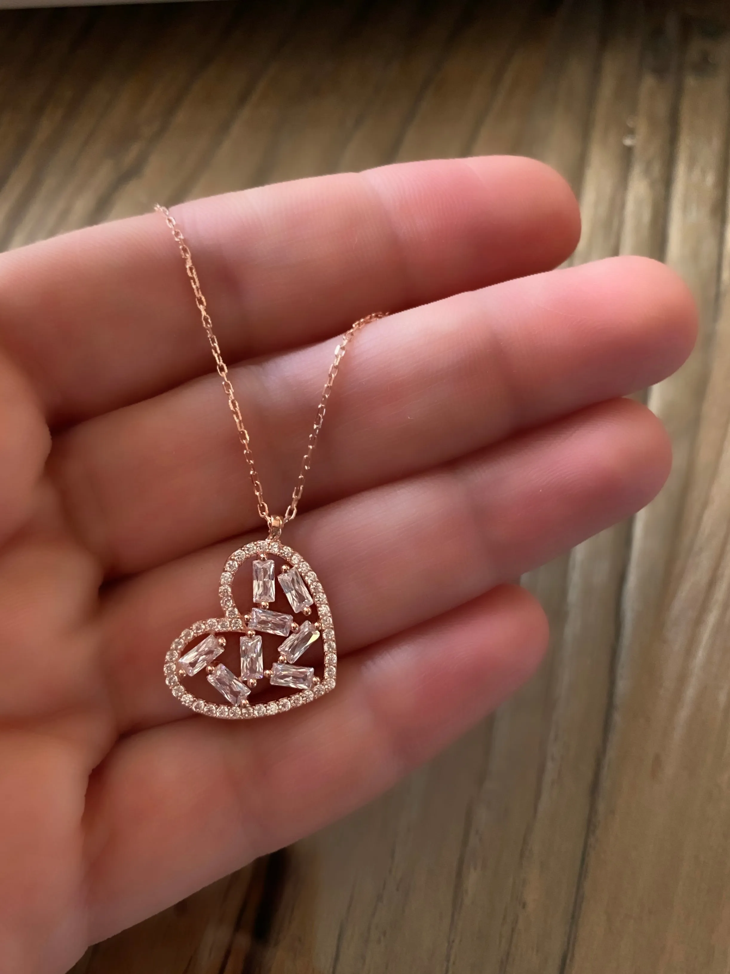Scattered - Necklace with princess cut zircon stones