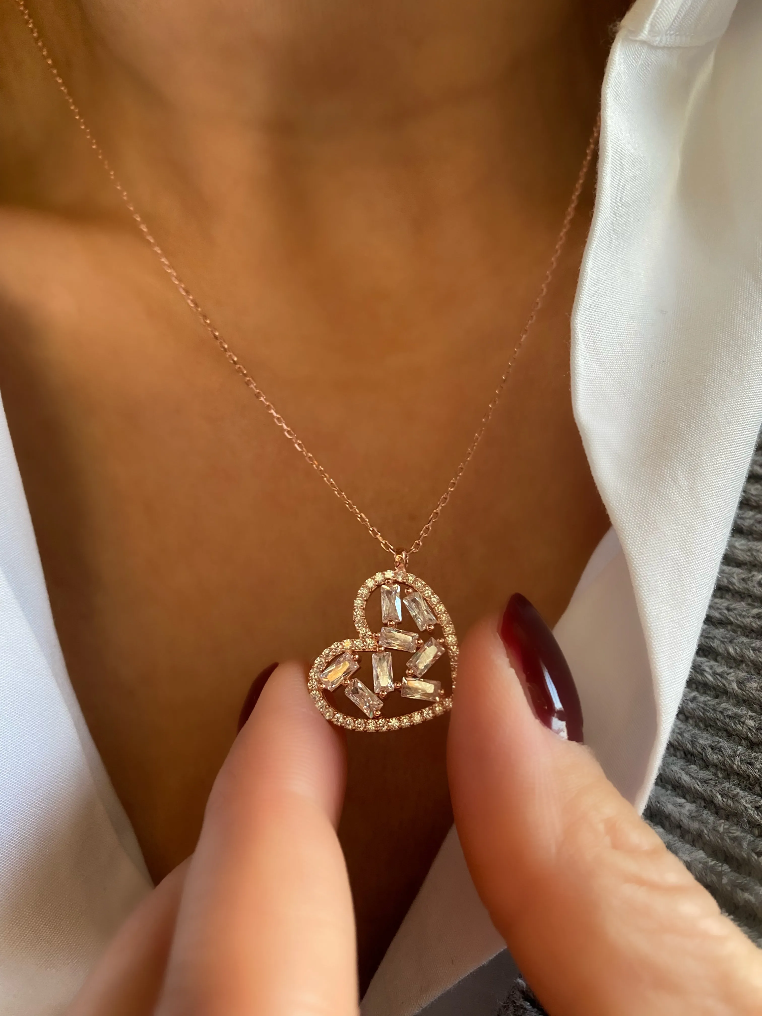 Scattered - Necklace with princess cut zircon stones