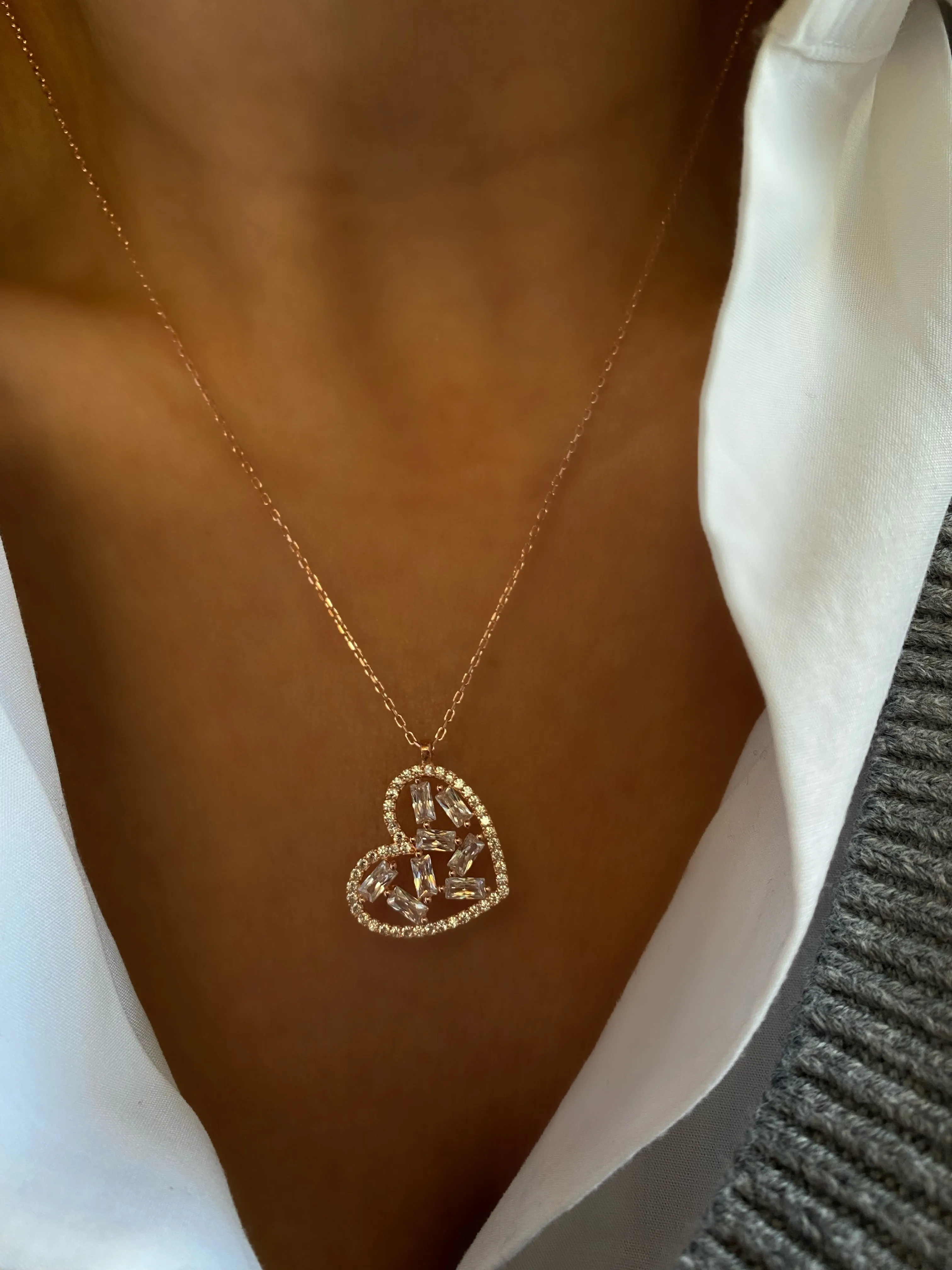 Scattered - Necklace with princess cut zircon stones