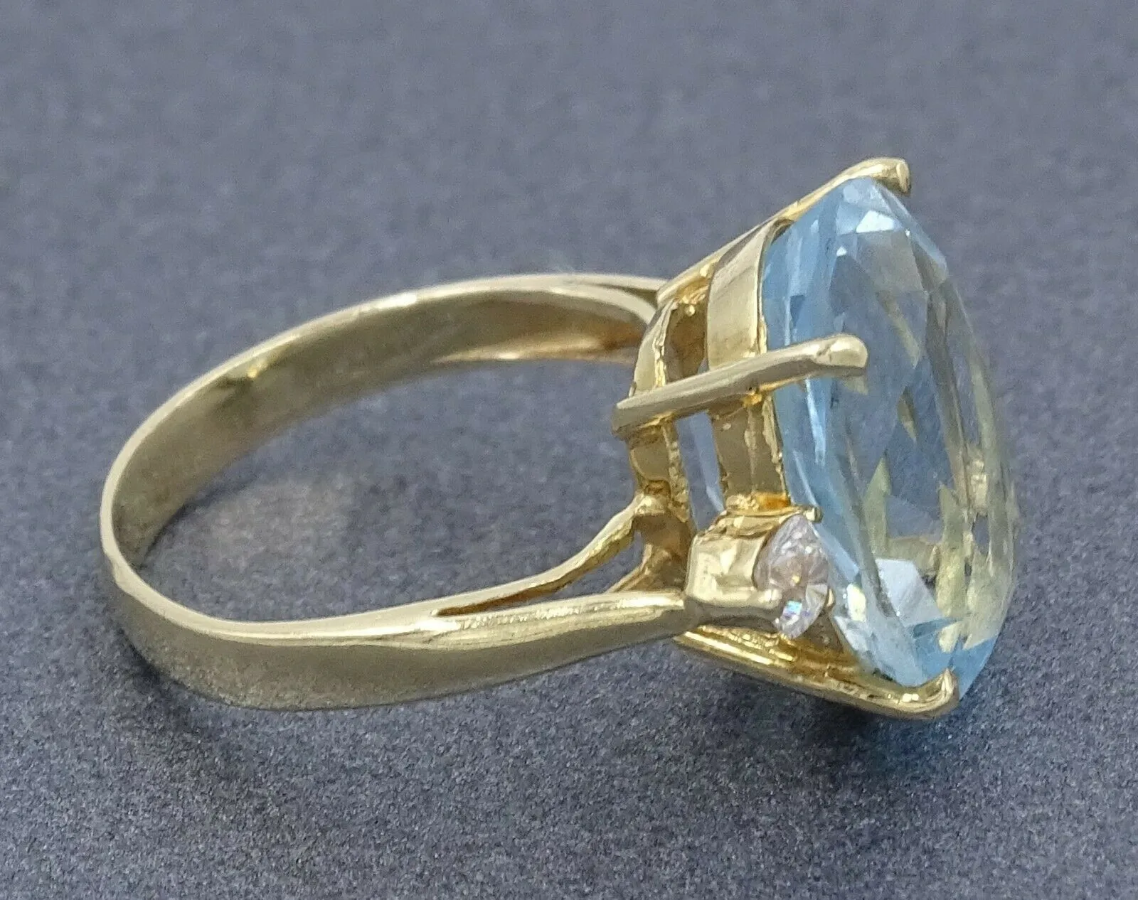 Topaz & Cubic Zirconia 14ct Yellow Gold Ring