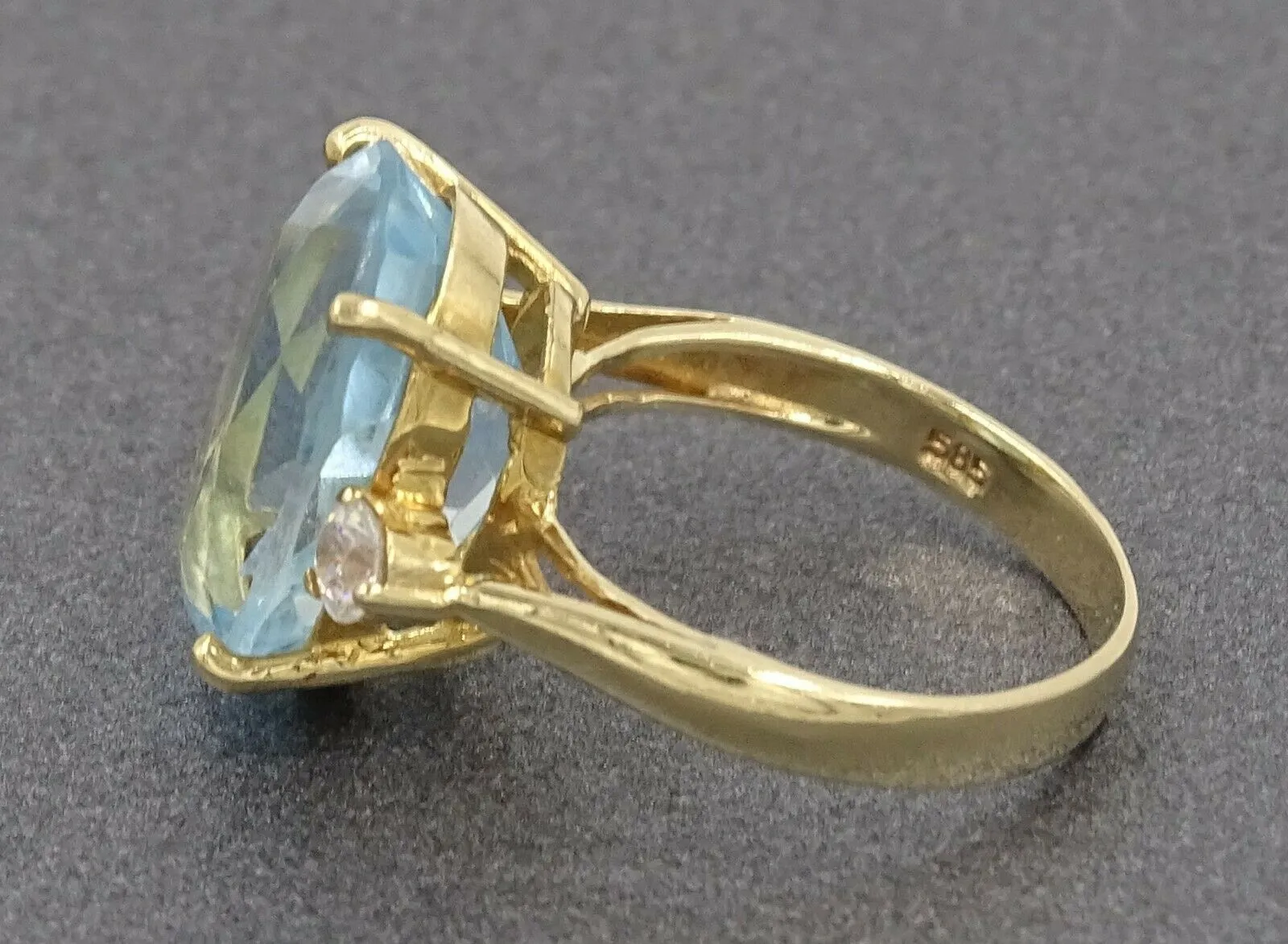 Topaz & Cubic Zirconia 14ct Yellow Gold Ring