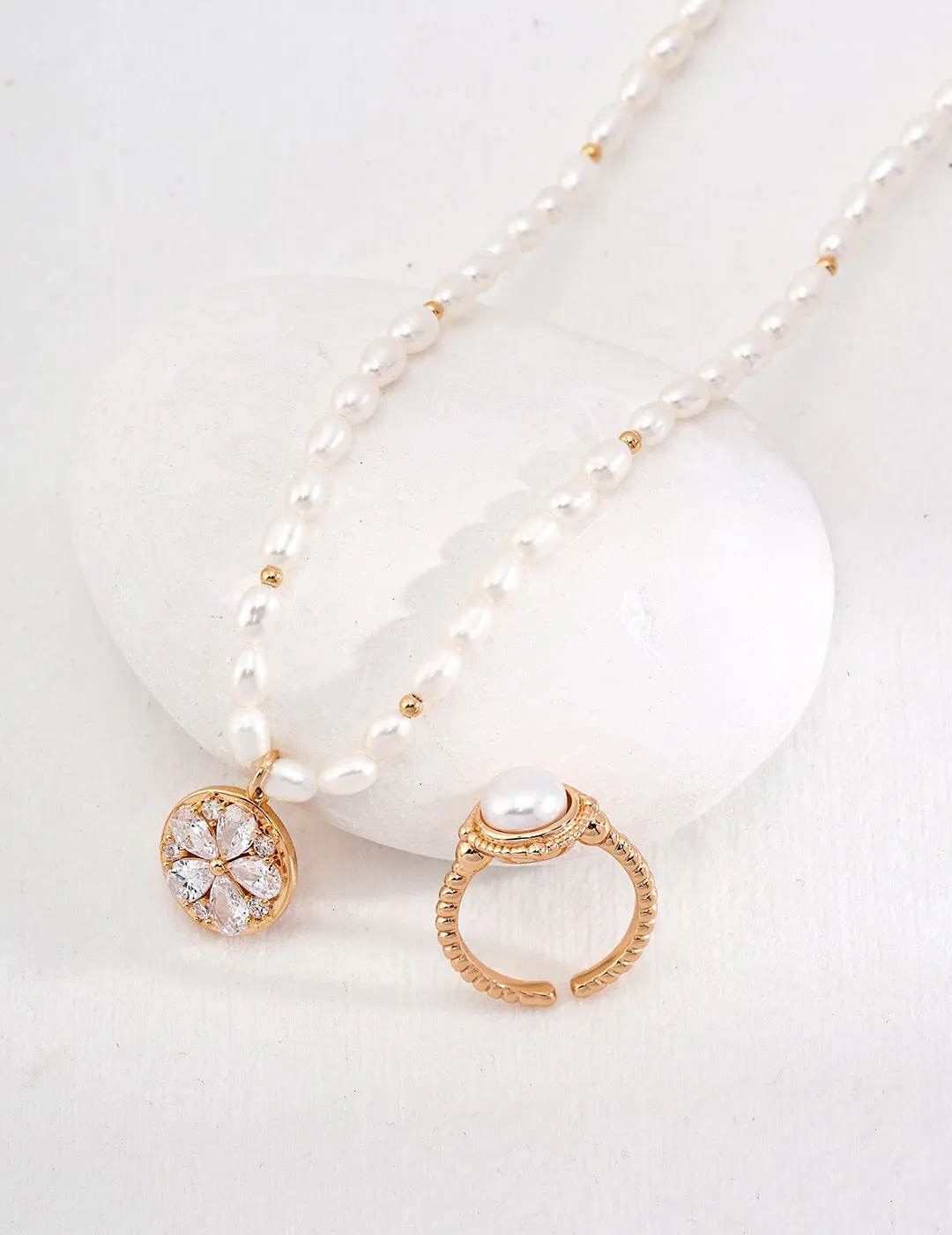 Zircon Flower Style Pearl Necklace